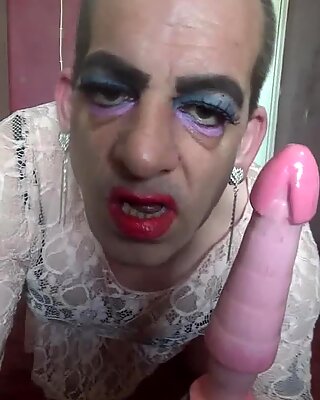 Travestiuri Bisexuale Mark Wright inserte o Pula de Casă în ARSS, care dorește să fie o adevărată Pula Creme în interiorul lui, în timp ce își împușcă propriul ejaculare pe podea