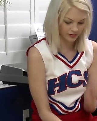 Bigtitted les pussylicked by cheerleader