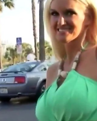 Picking up a sexy blonde