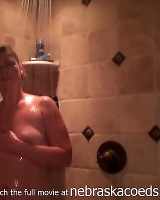 Amatoriale iowa moglie nervosa ma lasciandomi filmare la sua doccia