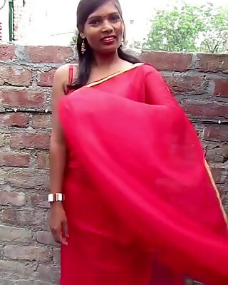 Nejžhavější bhabhi sari v sexy stylu, červená barva saree