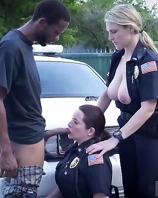 Polis Geng Bang dan Ibu Seksi Nilon seks Tangan Kami adalah undang-undang saya niggas, dan undang-undang memerlukan hitam