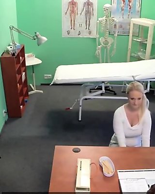 Fakehospital blondi kanssa isot kipu haluaa olla sairaanhoitaja