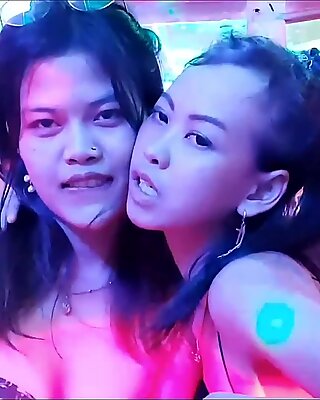 Ταϊλανδέζα pattaya bargirls διαφορετικό φίλημα (10 Οκτωβρίου 2020, pattaya)