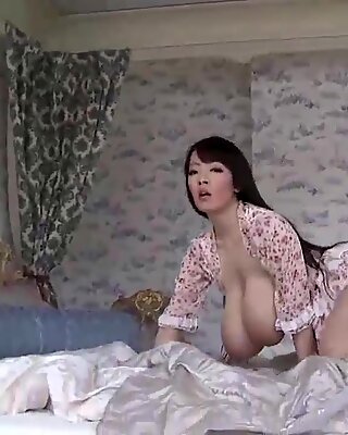 hitomi on the bed