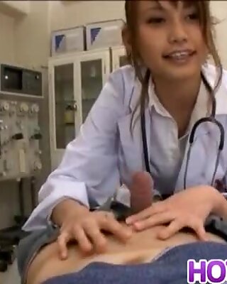 Arisa vil virkelig have sæd i munden fra sin patient